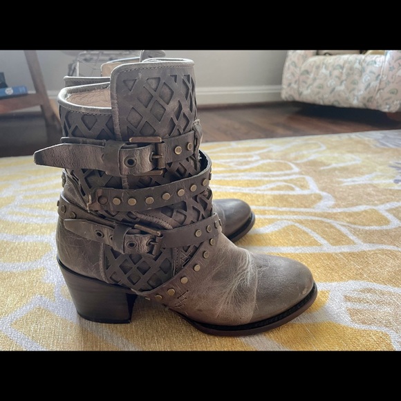 Freebird Cato Boots in Stone Size 8 - Picture 2 of 7